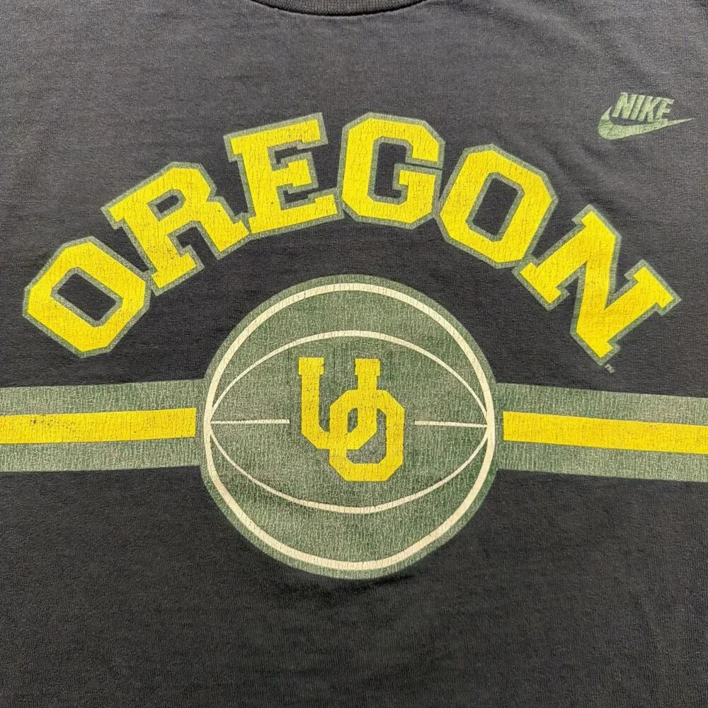 Vintage 90s Nike Team Oregon Ducks Basketball Faded Black T-Shirt - Men’s Large